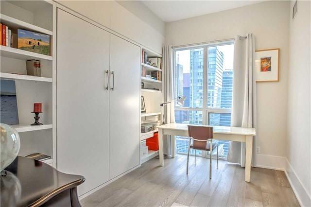 4404 - 300 Front St W, Condo with 2 bedrooms, 3 bathrooms and 2 parking in Toronto ON | Image 11