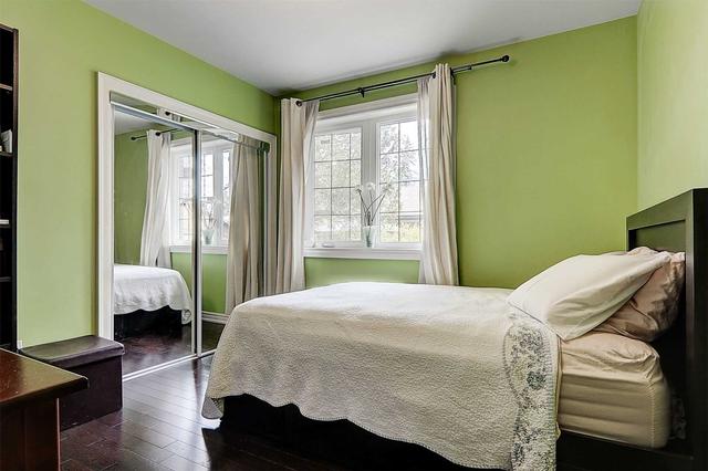 4218 Bloor St W, House detached with 3 bedrooms, 2 bathrooms and 4 parking in Toronto ON | Image 6