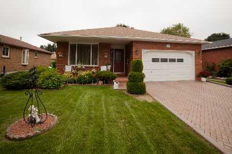 80 Munro Cres, House detached with 2 bedrooms, 2 bathrooms and 4 parking in Uxbridge ON | Image 1
