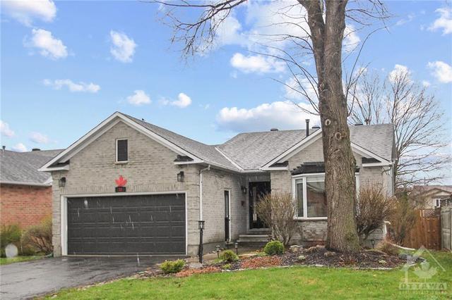 15 Windbrook Crescent, House detached with 4 bedrooms, 3 bathrooms and 4 parking in Ottawa ON | Image 2
