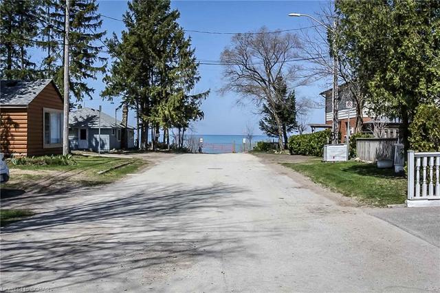 1849 Shore Lane, House detached with 2 bedrooms, 2 bathrooms and null parking in Wasaga Beach ON | Image 2