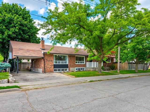 82 Pachino Blvd, House detached with 3 bedrooms, 3 bathrooms and 3 parking in Toronto ON | Image 23