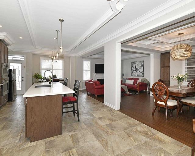 70 Westfield Dr, House detached with 4 bedrooms, 5 bathrooms and 6 parking in Whitby ON | Image 3