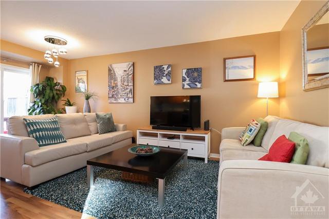 409 Hillsboro Private, Townhouse with 3 bedrooms, 3 bathrooms and 2 parking in Ottawa ON | Image 5