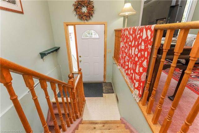 1115 Hickorywood Crescent, House semidetached with 3 bedrooms, 2 bathrooms and 3 parking in Kingston ON | Image 4