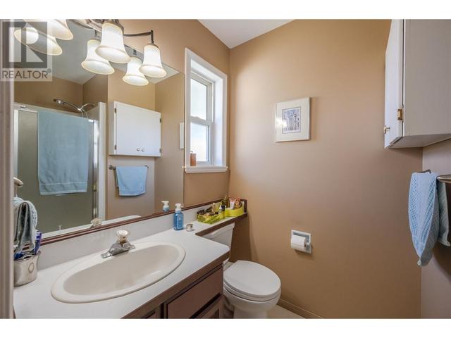 6408 Harrison Heights, House detached with 4 bedrooms, 3 bathrooms and 2 parking in Summerland BC | Image 21