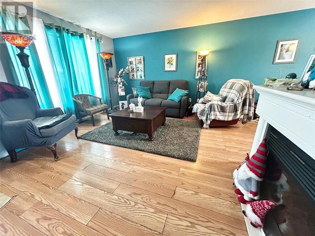 72 Sukunka Place, House detached with 4 bedrooms, 2 bathrooms and null parking in Tumbler Ridge BC | Image 2