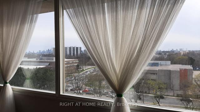 802 - 715 Don Mills Rd, Condo with 2 bedrooms, 1 bathrooms and 1 parking in Toronto ON | Image 1