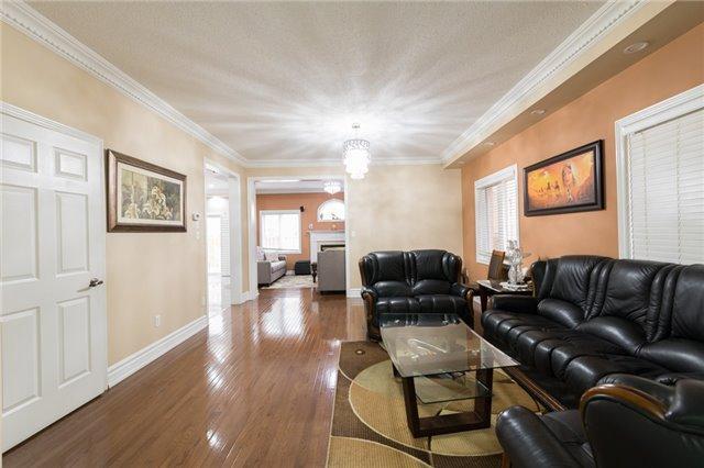 41 Chalkfarm Cres, House detached with 4 bedrooms, 5 bathrooms and 4 parking in Brampton ON | Image 3
