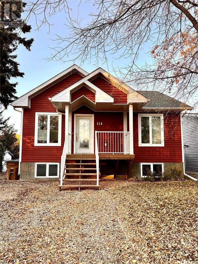 114 Higgins Avenue W, House detached with 3 bedrooms, 2 bathrooms and null parking in Melfort SK | Image 1