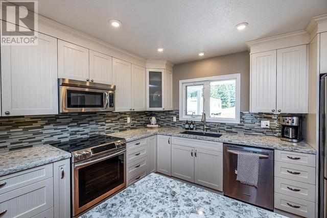 55680 Jardine Loop, House detached with 3 bedrooms, 2 bathrooms and null parking in Bulkley Nechako F BC | Image 10