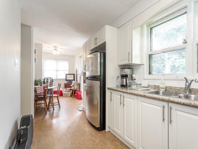 301 Maple St E, House other with 3 bedrooms, 1 bathrooms and 2 parking in Whitby ON | Image 10