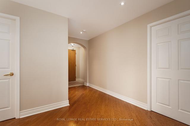 402 - 30 Anglesey Blvd, Condo with 3 bedrooms, 4 bathrooms and 2 parking in Toronto ON | Image 34