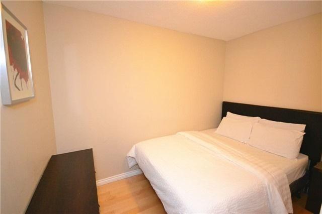 1004 - 263 Wellington St W, Condo with 1 bedrooms, 1 bathrooms and 1 parking in Toronto ON | Image 10