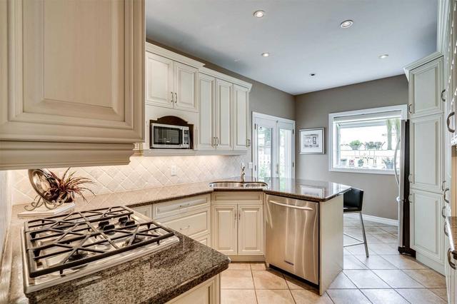 2167 Pauline Crt, House detached with 3 bedrooms, 3 bathrooms and 6 parking in Burlington ON | Image 2