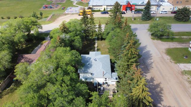313 Centre Street, House detached with 5 bedrooms, 2 bathrooms and 5 parking in Neilburg SK | Image 9