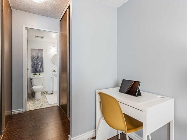 911 - 100 Wingarden Crt, Condo with 2 bedrooms, 2 bathrooms and 1 parking in Toronto ON | Image 5