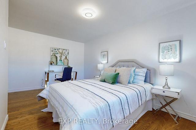10 - 4 Liszt Gate W, Townhouse with 3 bedrooms, 2 bathrooms and 2 parking in Toronto ON | Image 3