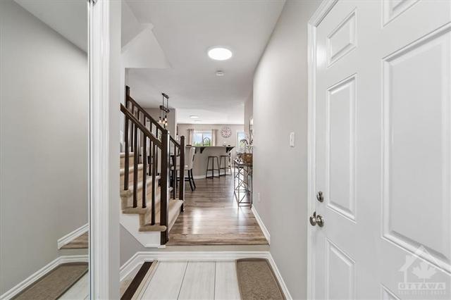 347 Summer Sky Street, Townhouse with 3 bedrooms, 3 bathrooms and 3 parking in Ottawa ON | Image 2