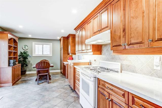 2401 Sinclair Circ, House detached with 5 bedrooms, 4 bathrooms and 4 parking in Burlington ON | Image 9