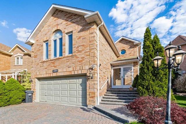 1084 Charminster Cres, House detached with 3 bedrooms, 3 bathrooms and 4 parking in Mississauga ON | Image 1