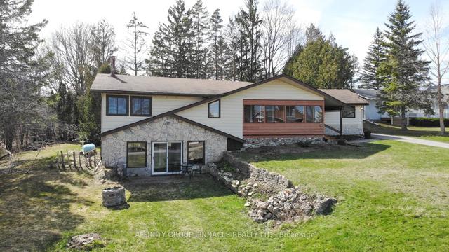 14 Lakeview Cres, House detached with 3 bedrooms, 3 bathrooms and 6 parking in Kawartha Lakes ON | Image 1