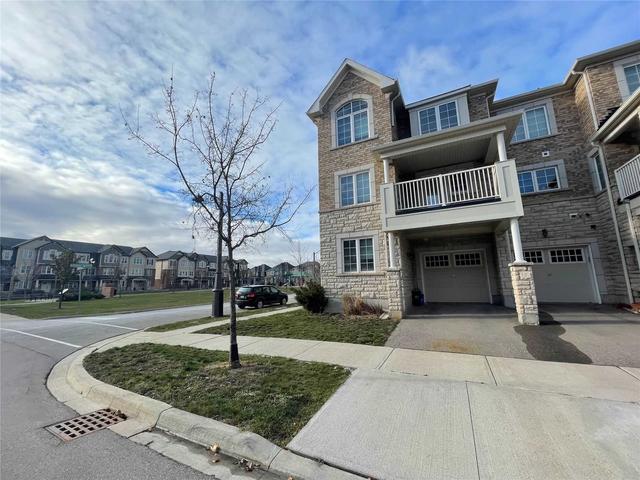 3067 Cashmere Gdns, House attached with 3 bedrooms, 3 bathrooms and 2 parking in Oakville ON | Card Image
