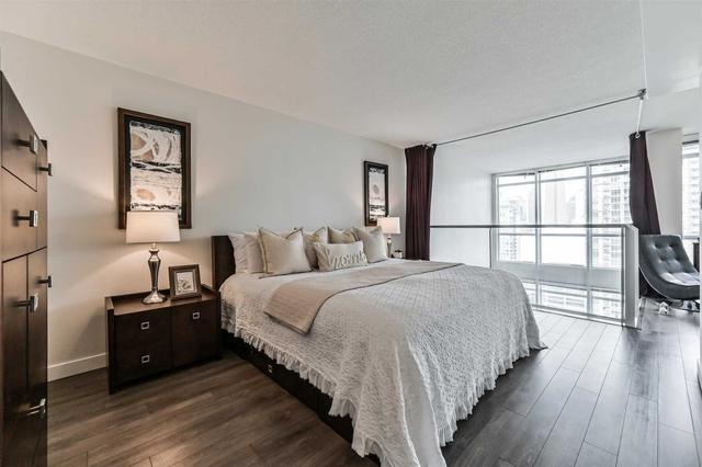 3208 - 15 Fort York Blvd, Condo with 2 bedrooms, 2 bathrooms and 1 parking in Toronto ON | Image 17