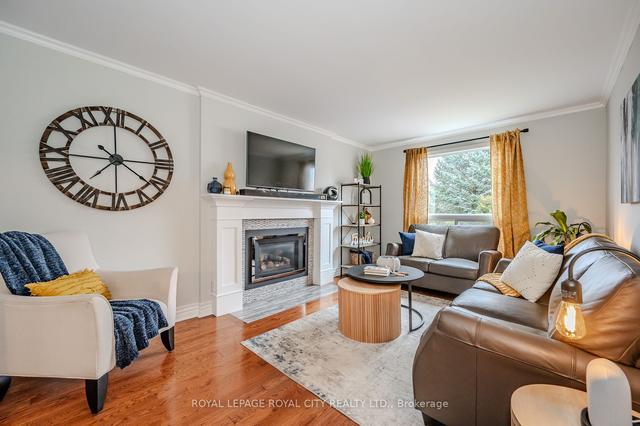 21 Kortright Rd E, House detached with 4 bedrooms, 4 bathrooms and 5 parking in Guelph ON | Image 3