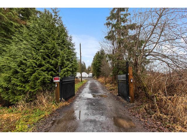 8355 264 Street, House detached with 3 bedrooms, 3 bathrooms and 2 parking in Langley BC | Image 10