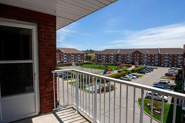 415 - 193 Lake Driveway Dr W, Condo with 2 bedrooms, 2 bathrooms and 1 parking in Ajax ON | Image 2