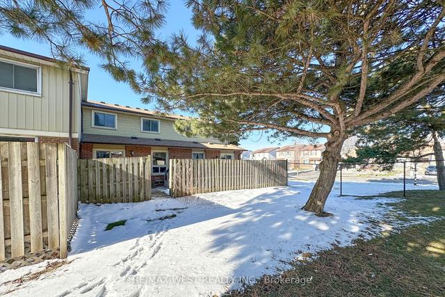 45 - 450 Bristol Cres, Townhouse with 3 bedrooms, 2 bathrooms and 2 parking in Oshawa ON | Image 21