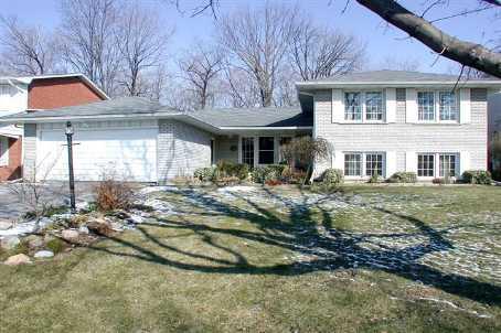 8 Treeline Crt, House detached with 5 bedrooms, 3 bathrooms and 4 parking in Toronto ON | Image 1