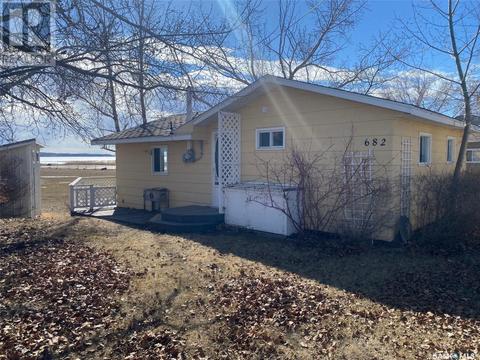 682 Aqualane Avenue, House detached with 3 bedrooms, 1 bathrooms and null parking in Aquadeo SK | Card Image