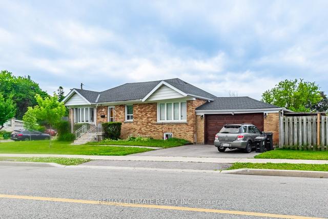 43 Dewey Dr, House detached with 3 bedrooms, 2 bathrooms and 4 parking in Toronto ON | Image 3