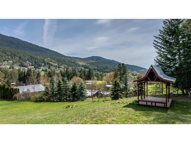 5469 Cory Road, House detached with 1 bedrooms, 2 bathrooms and null parking in Central Kootenay A BC | Image 37