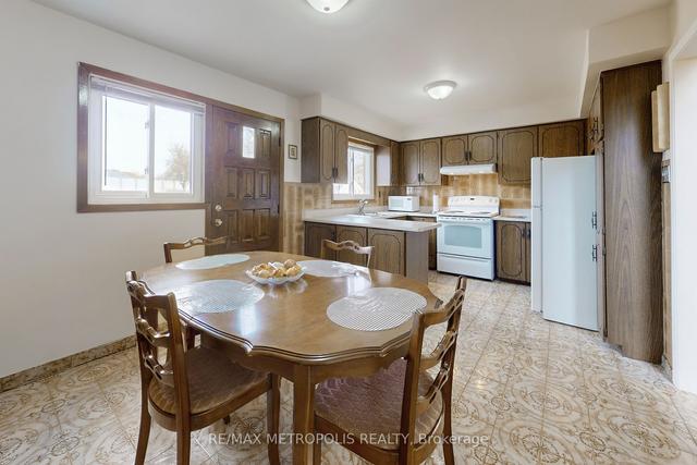 1a Holley Ave, House detached with 3 bedrooms, 2 bathrooms and 5 parking in Toronto ON | Image 2