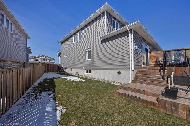 1237 Max Crescent, House semidetached with 3 bedrooms, 2 bathrooms and 3 parking in Kingston ON | Image 47