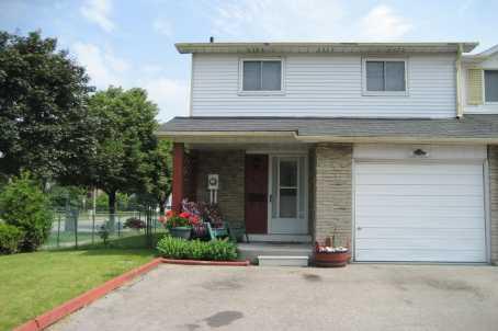525 Dorchester Dr, House attached with 4 bedrooms, 3 bathrooms and 3 parking in Oshawa ON | Image 1