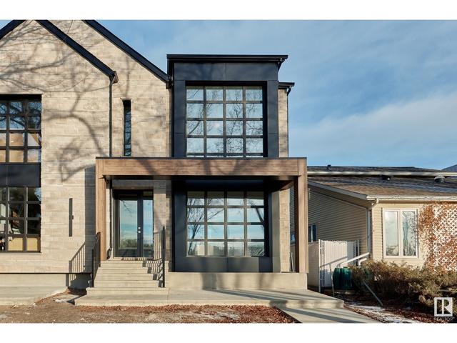 9342 86 Av Nw, House semidetached with 4 bedrooms, 3 bathrooms and null parking in Edmonton AB | Image 2