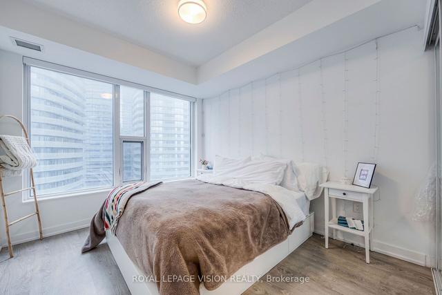 2312 - 10 York St, Condo with 1 bedrooms, 1 bathrooms and 0 parking in Toronto ON | Image 10