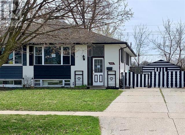 1003 Talfourd Street, House detached with 4 bedrooms, 2 bathrooms and null parking in Sarnia ON | Image 1