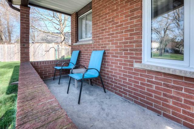 86 Spadina Rd E, House detached with 2 bedrooms, 1 bathrooms and 3 parking in Kitchener ON | Image 4