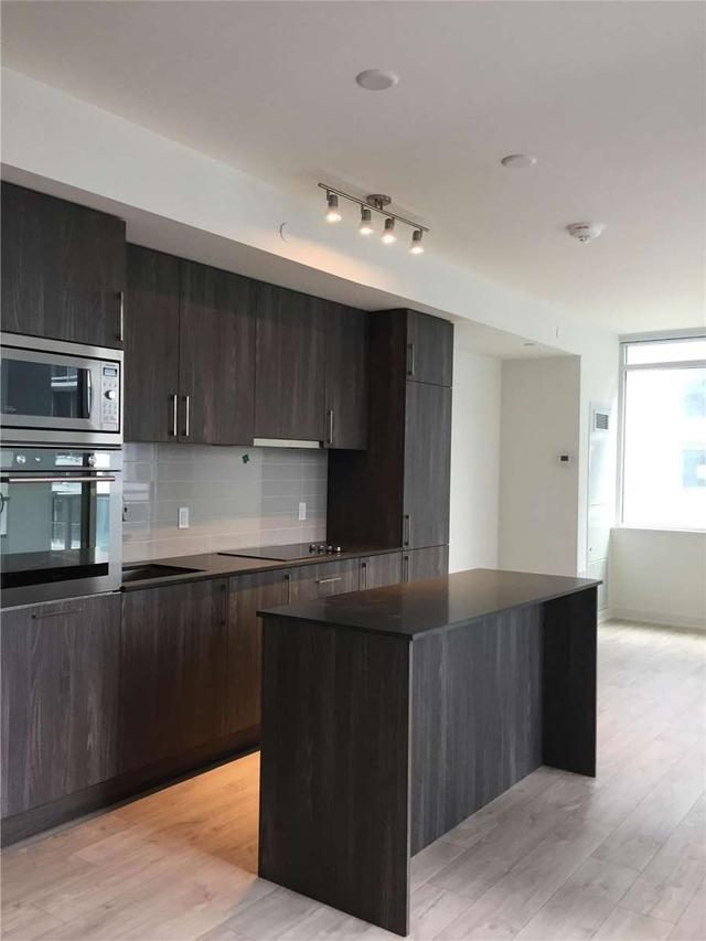 1108e - 576 Front St W, Condo with 2 bedrooms, 2 bathrooms and 1 parking in Toronto ON | Image 12