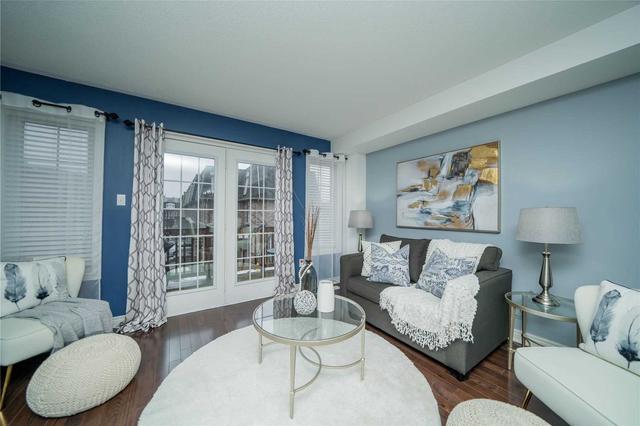 212 Scarborough Golf Clb Rd, House attached with 3 bedrooms, 3 bathrooms and 2 parking in Toronto ON | Image 2