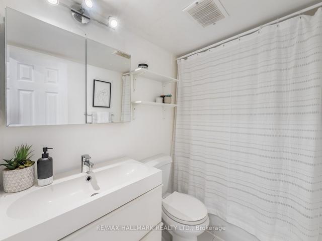 2210 - 40 Homewood Ave, Condo with 1 bedrooms, 1 bathrooms and 1 parking in Toronto ON | Image 3