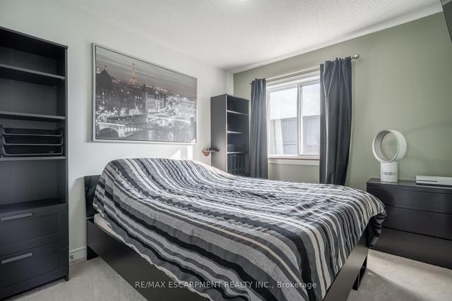 92 Whitefish Cres, House attached with 3 bedrooms, 3 bathrooms and 5 parking in Hamilton ON | Image 11