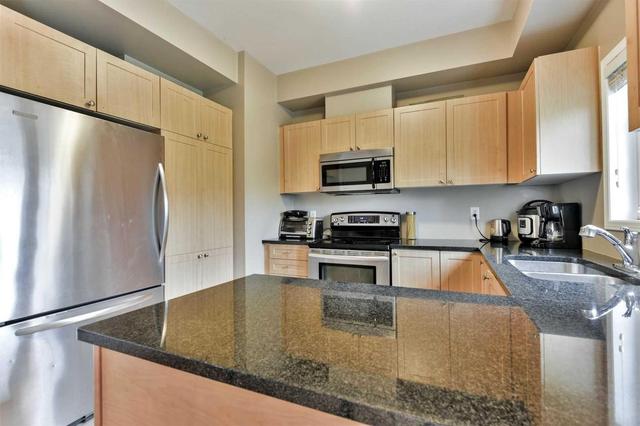 109 Georgian Dr, Townhouse with 3 bedrooms, 3 bathrooms and 2 parking in Oakville ON | Image 6