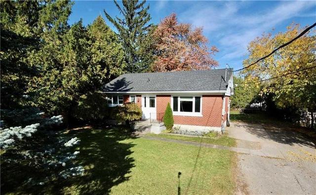 33 Daniel Ave, House detached with 2 bedrooms, 2 bathrooms and 5 parking in Kitchener ON | Image 3