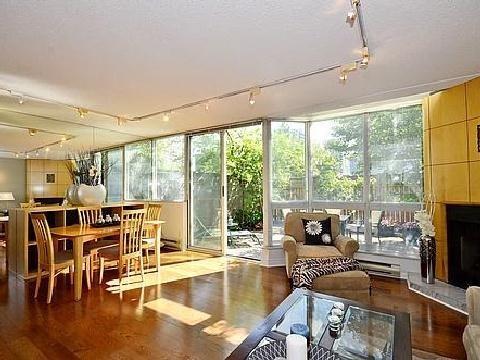 th 2 - 11 Broadway Ave, Townhouse with 2 bedrooms, 2 bathrooms and 1 parking in Toronto ON | Image 1